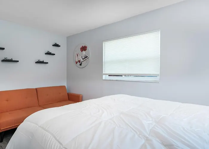 2 Bedroom 2 Bathroom Apartment In Cape Coral Yacht Club Area