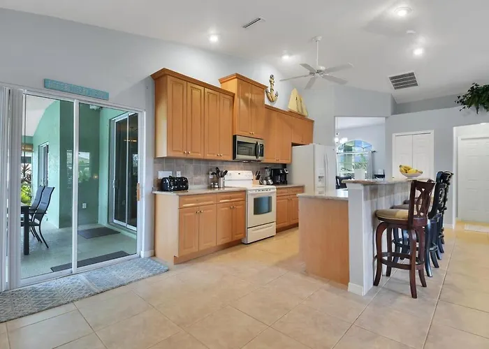 Sunshine Home Retreat Heated Pool On Canal