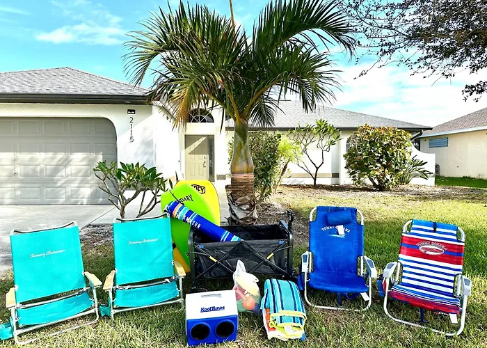 Family Oasis! Heated Salt Water Pool -Renovated-Great Central Location-Beach Gear-Free Bikes!